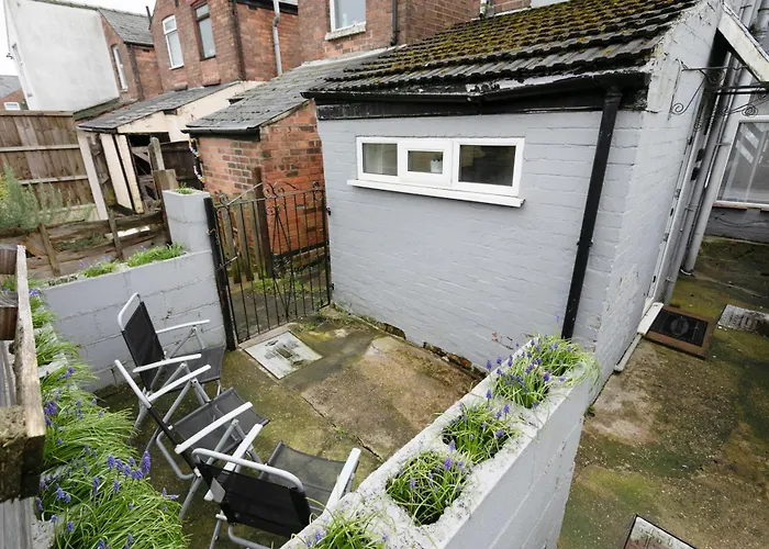 Unique 2Br House - Free Parking And Stunning Living Room