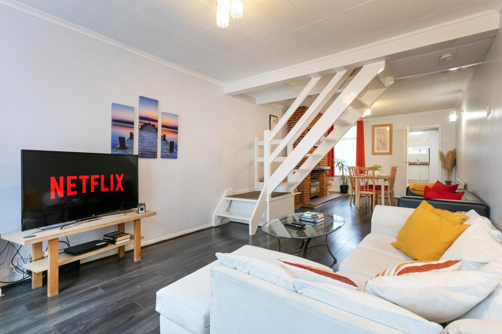 Unique 2br House - Free Parking And Stunning Living